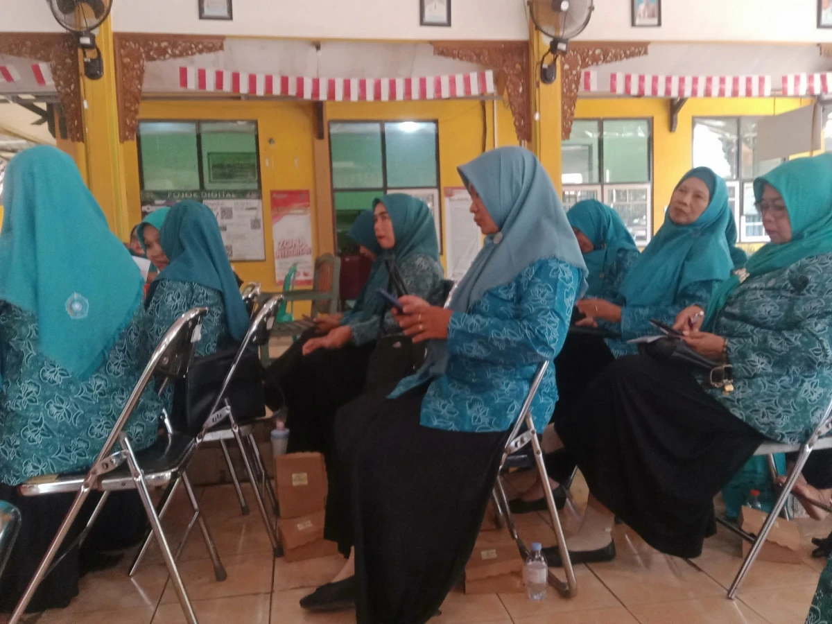 Rapat koordinasi Tp.PKK se kecamatan Tahunan di pendopo kecamatan 