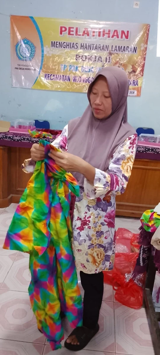 Pelatihan Membuat baki Lamaran
