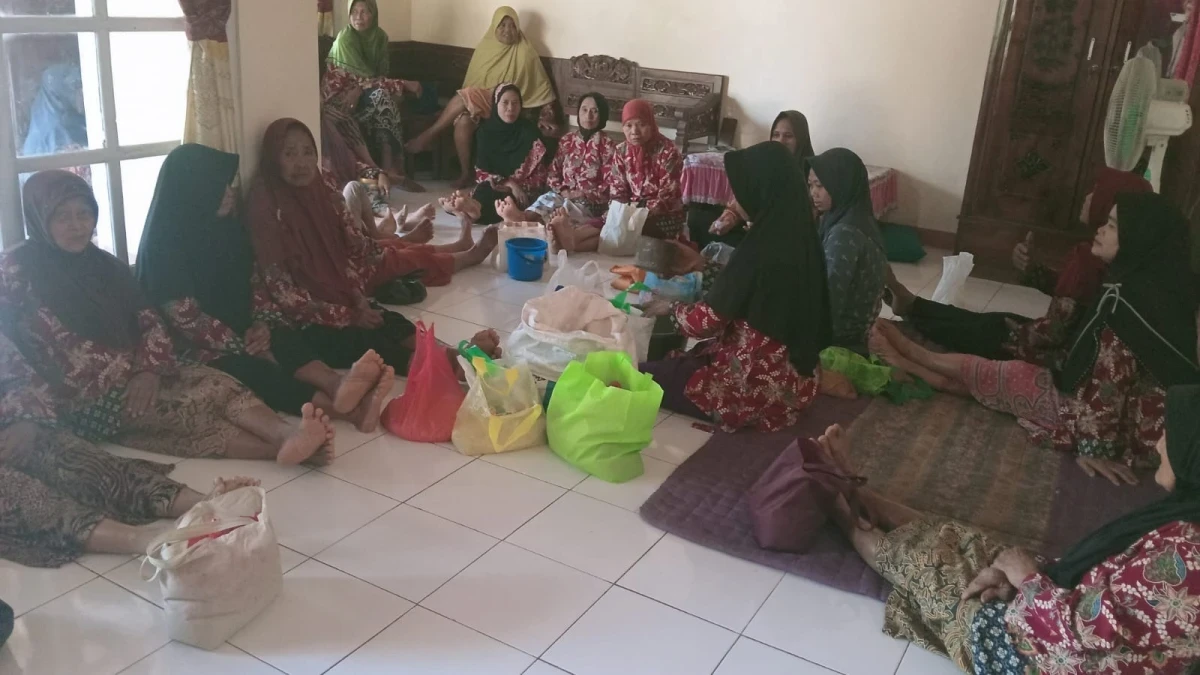 Pertemuan rutin Pkk RW 5