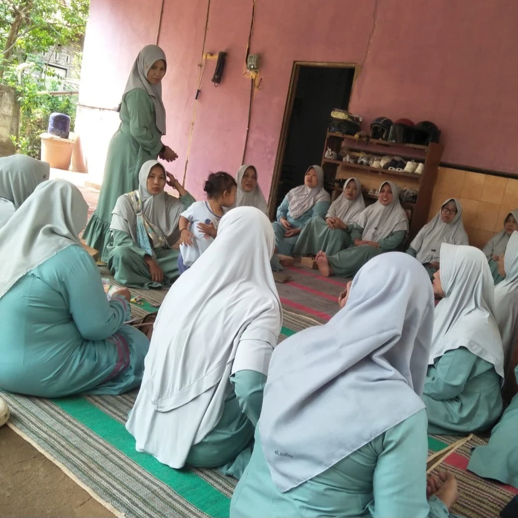 Mempererat Silaturahmi Lewat Al-Qur'an: Kebersamaan Ibu-Ibu Karanggondang dalam Kegiatan Tahtimul Qur'an