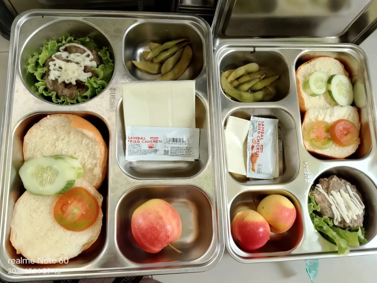 MAKANAN BERGIZI GRATIS