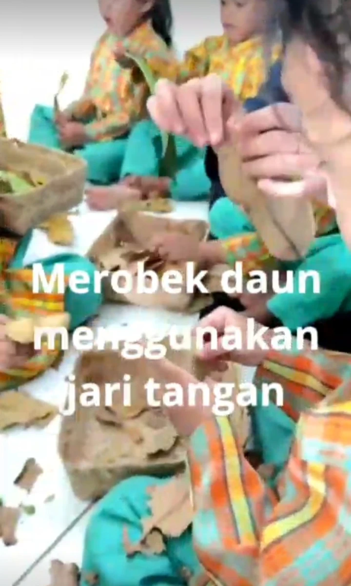 Pos PAUD Mutiara Ilmu Membedakan Warna Daun