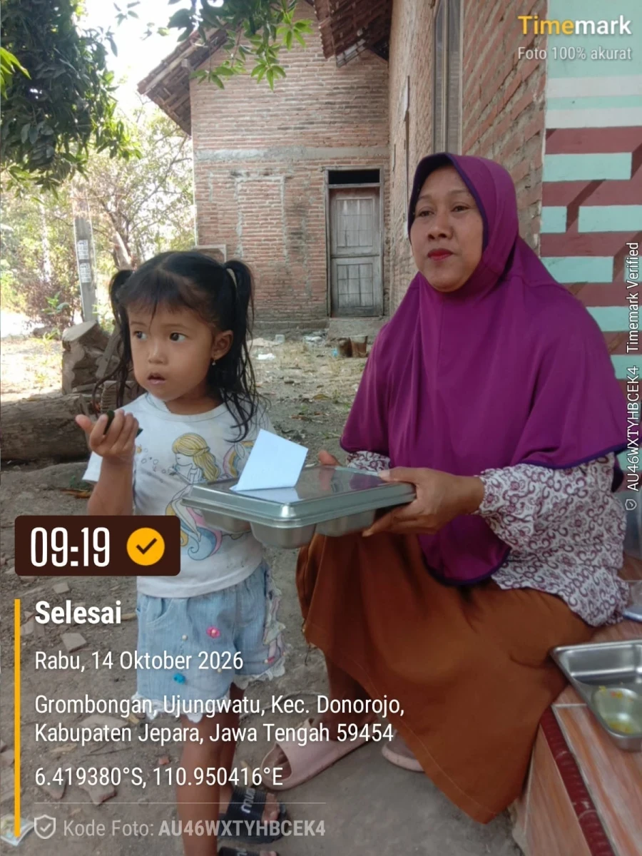 PENDISTRIBUSIAN MAKAN BERGIZI GRATIS DI RW 03 POS 03 GROBOGAN