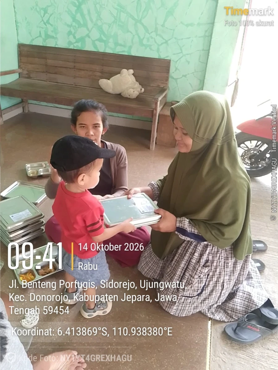 PENDISTRIBUSIAN MAKAN BERGIZI GRATIS DI RW 02 POS 05 SIDOREJO