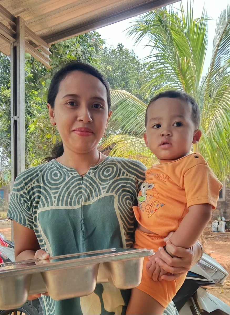 Penyaluran Makanan Bergizi Gratis di Posyandu Harapan 11 Karanggondang