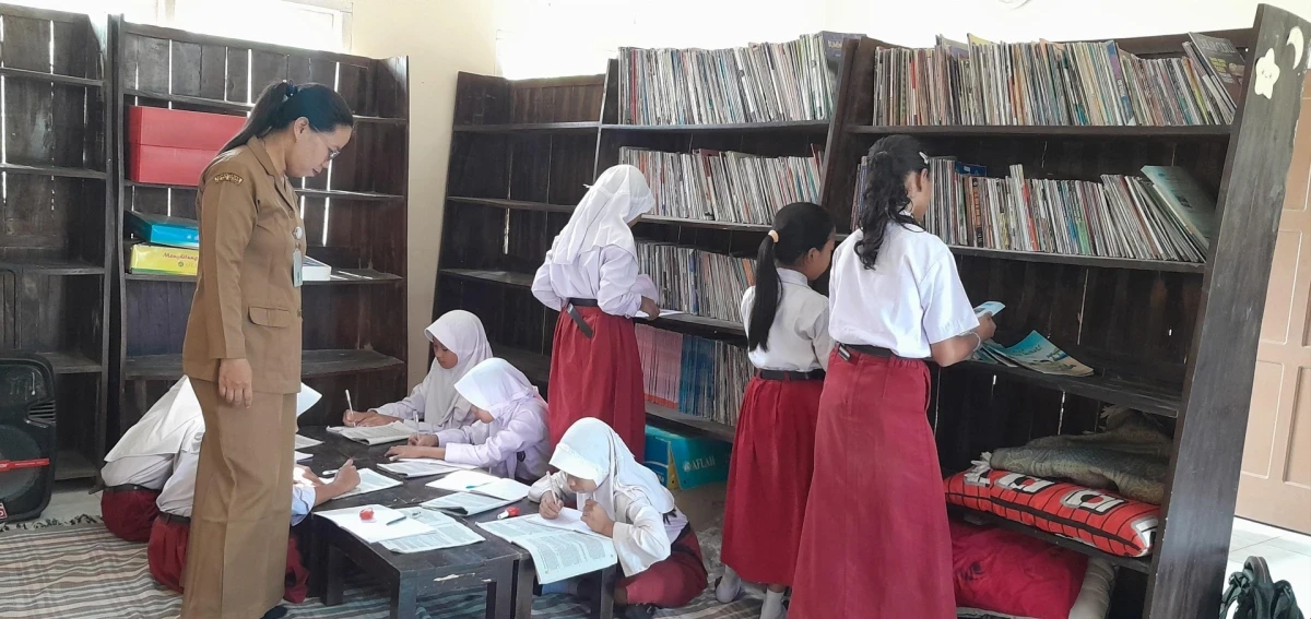 KUNJUNGAN SISWA SISWI SDN 1  PLAJAN KE PERPUSTAKAAN EMBUN NUSANTARA