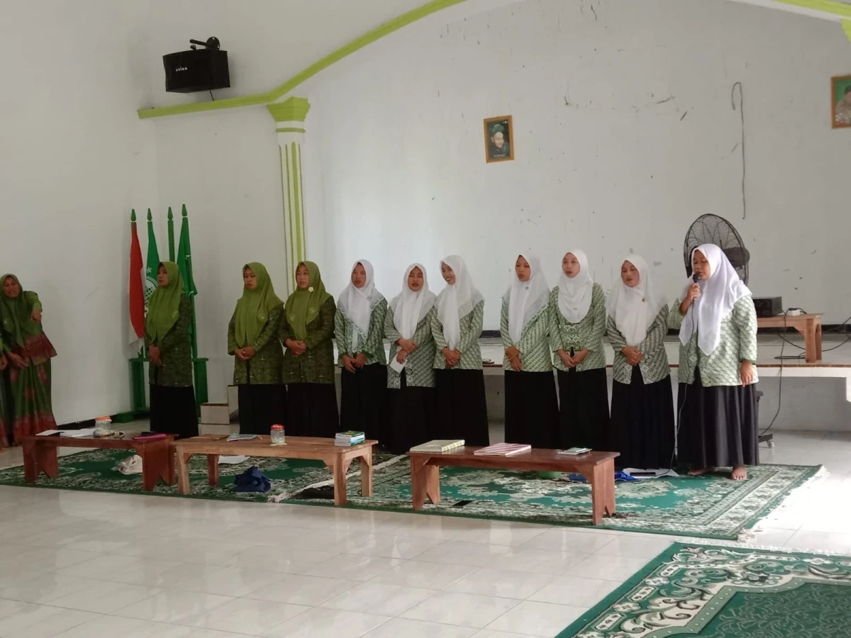 TP.PKK DESA HADIRI PENGAJIAN MUSLIMAT/FATAYAT ANAK RANTING 02 METAWAR