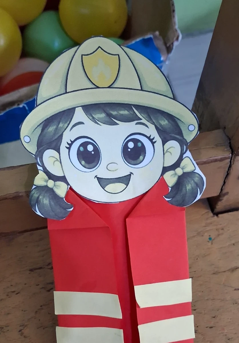 Kreasi Cilik Cerdas: Kelompok A1 RA Darul Huda 1 Belajar Melipat Origami Pakaian Pemadam Kebakaran