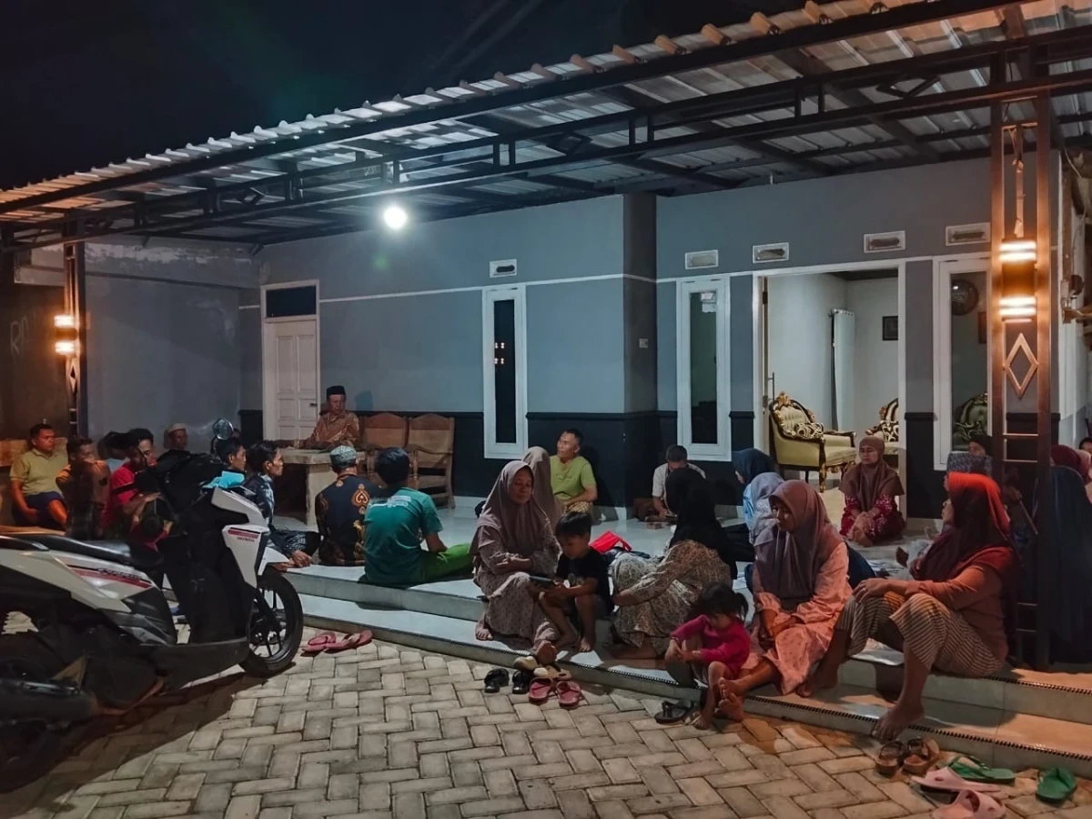 Pertemuan rutin KWT Putri Songgolangit dan Kelompok Tani Makmur 2