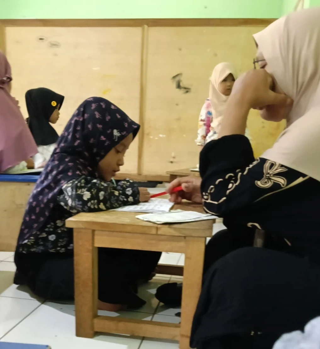 Menanamkan Cinta Al-Qur'an Sejak Dini: Semangat Santri TPQ Al-Amin RW 07 Desa Karanggondang Belajar Ngaji