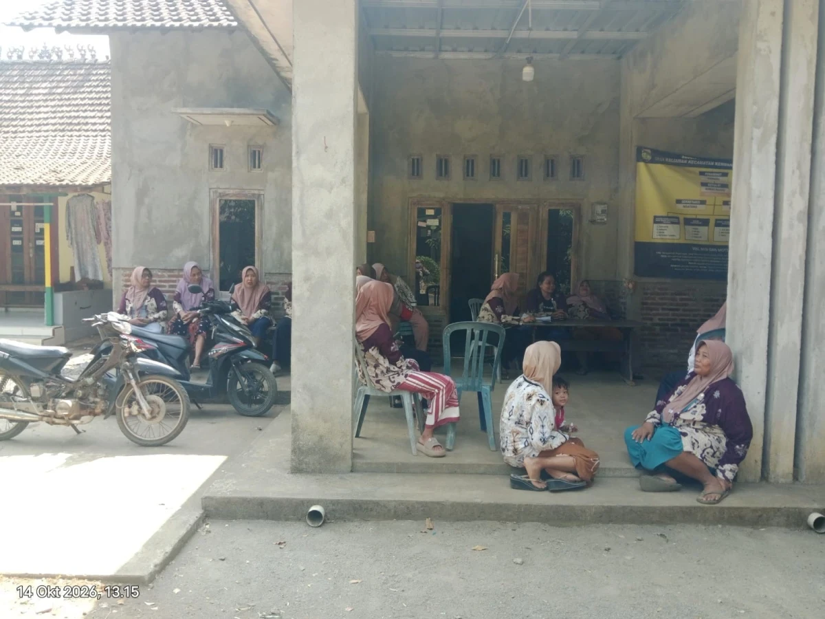 Kegiatan rutinan PKK RT 03 RW 05 Desa Kaliaman 