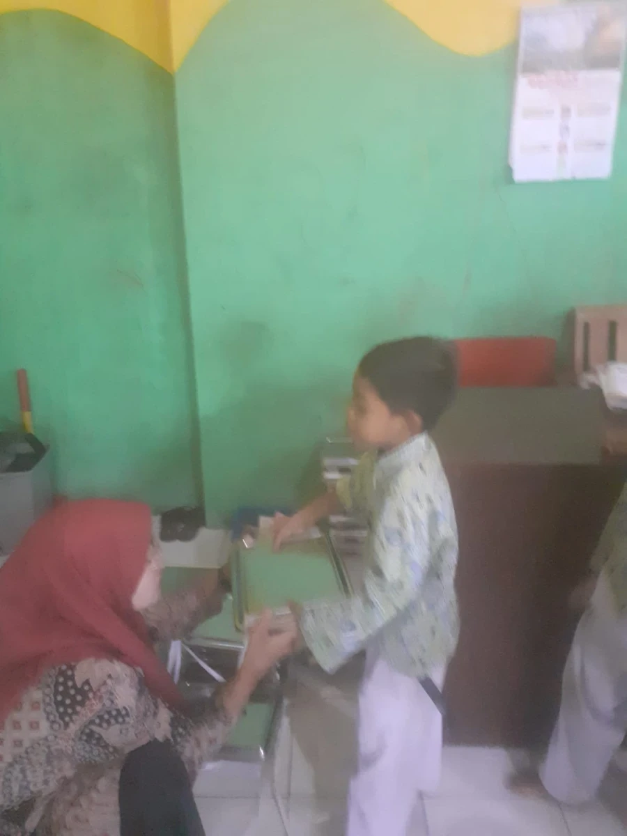 MAKANAN BERGIZI GRATIS