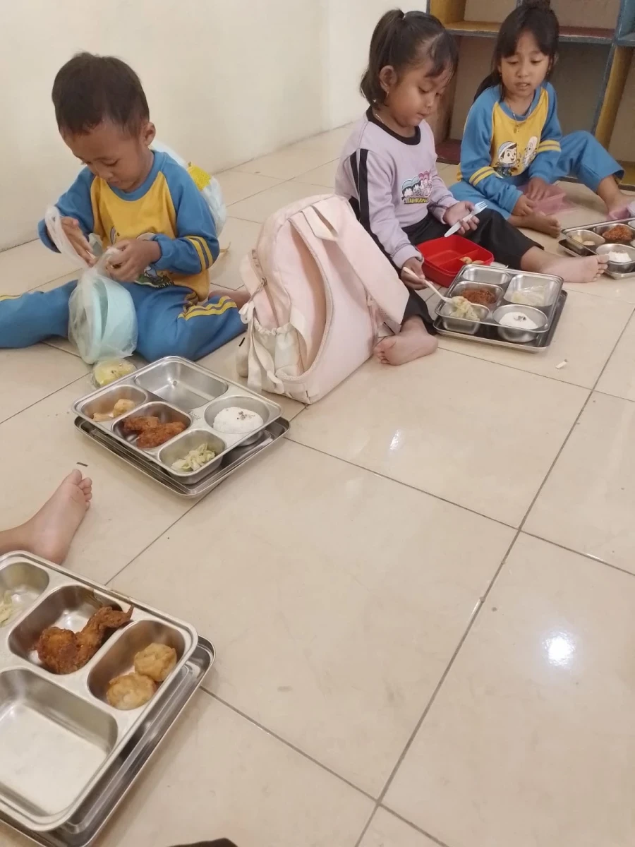 MAKANAN BERGIZI GRATIS