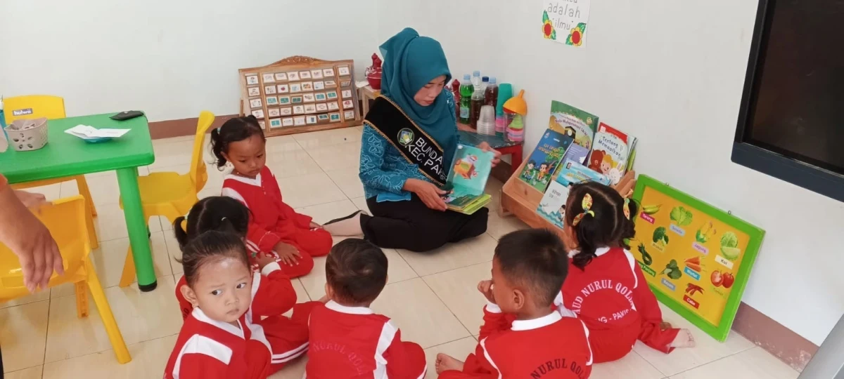KEGIATAN BUNDA LITERASI MENGAJAR DAN BERMAIN BERSAMA KB NURUL QOLBI DESA TANJUNG