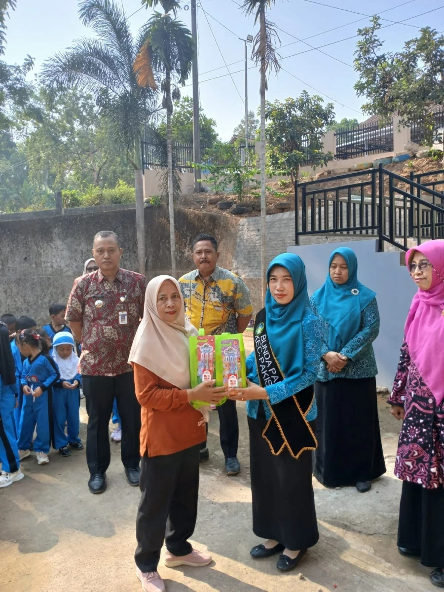 TP PKK KECAMATAN PAKIS AJI DALAM RANGKA HARI CUCI TANGAN PAKAI SABUN DI KB NURUL QOLBI DESA TANJUNG