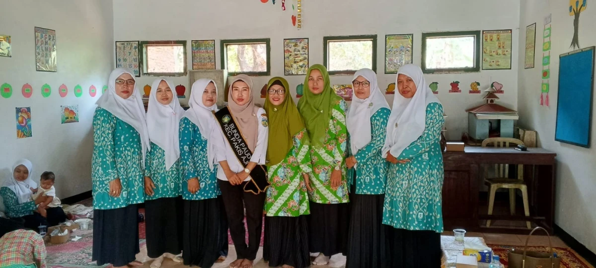BUNDA PAUD KECAMATAN PAKIS AJI MENGHADIRI PERTEMUAN RUTIN IGPAUD MNU PAKIS AJI DI TK TARBIYATUL ATHFAL V SUWAWAL