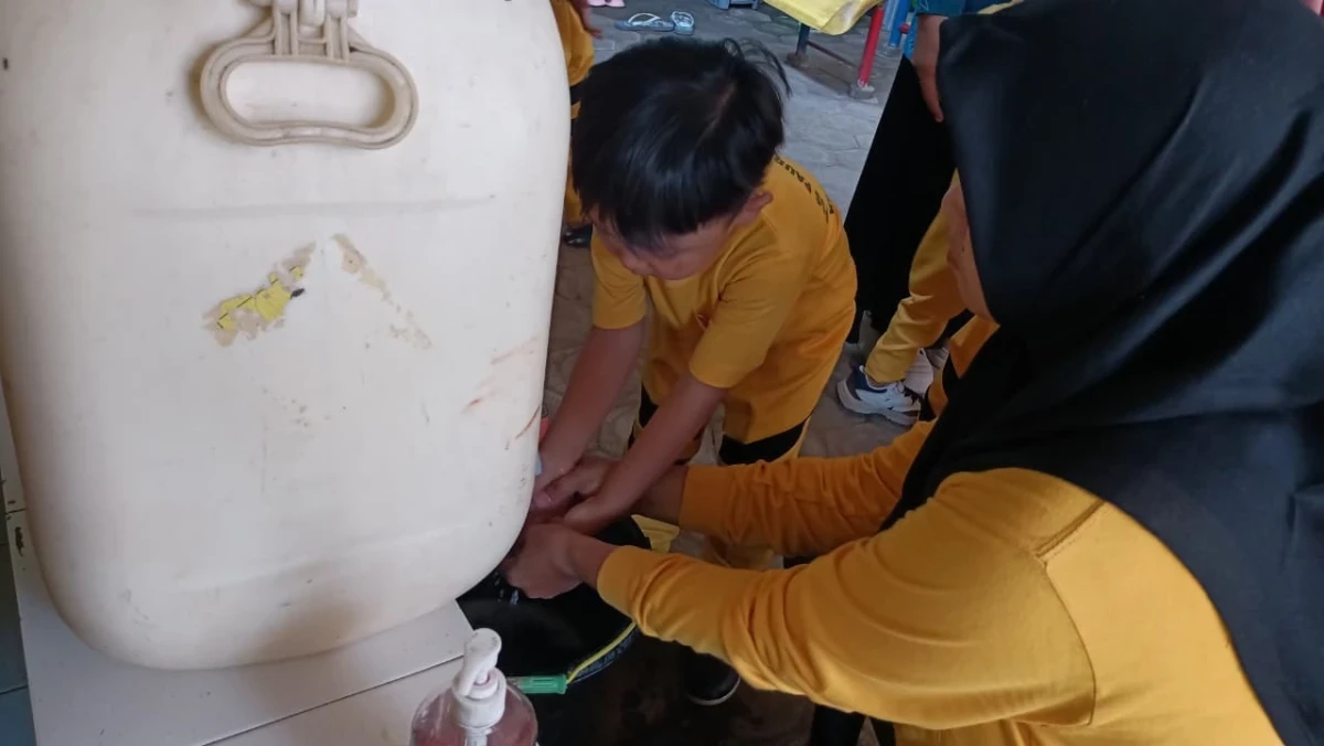 Peringatan Hari Cuci Tangan Pakai Sabun Sedunia di pos paud Bintang Ceria 