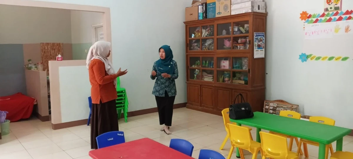 BUNDA PAUD KECAMATAN PAKIS AJI MELAKSANAKAN CEK LOKASI KEGIATAN BUNDA LITERASI DAN HARI CUCI TANGAN PAKAI SABUN DI KB NURUL QOLBI DESA TANJUNG