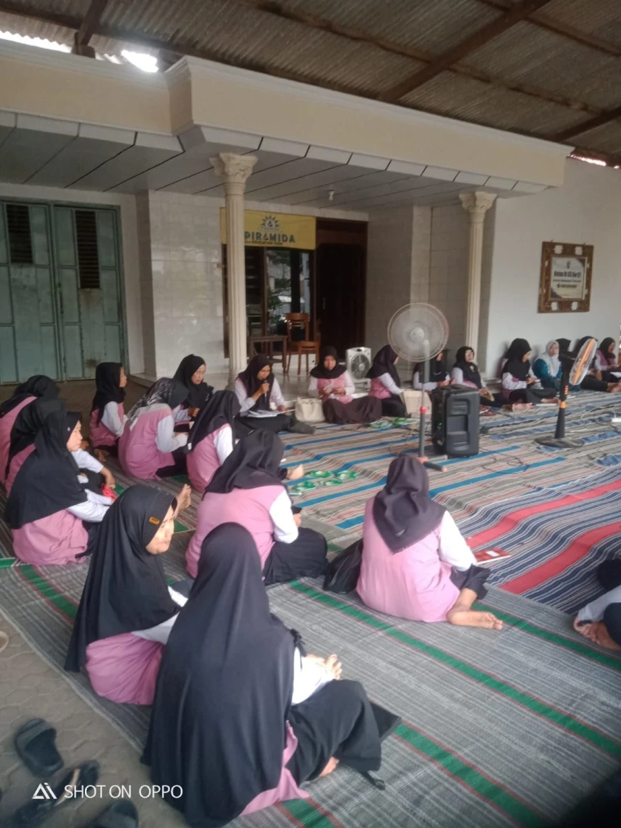 kegiatan rutinan bulanan pkk rt 3 rw 1 dukuh Randusari dengan isian menjelaskan manfaat kesehatan cengkeh