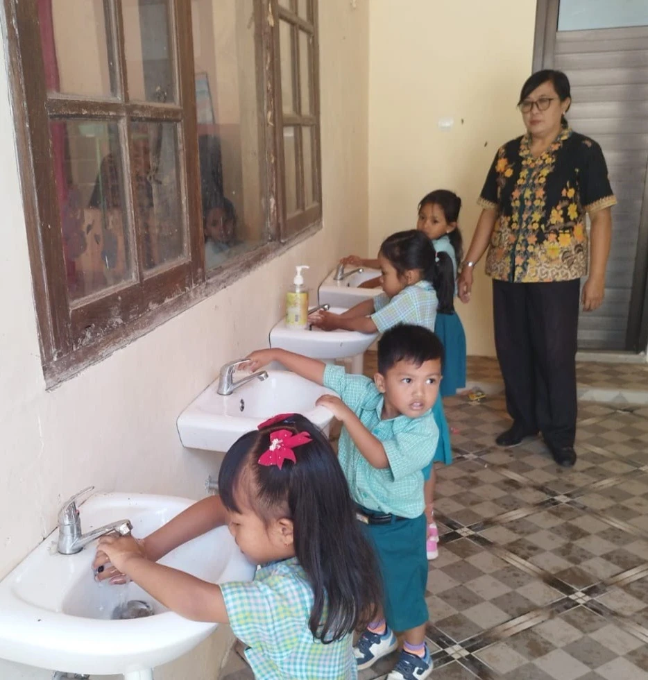 Edukasi Hidup Bersih Sejak Dini: TK Debora Kedung Penjalin Peringati Hari Cuci Tangan Pakai Sabun Sedunia