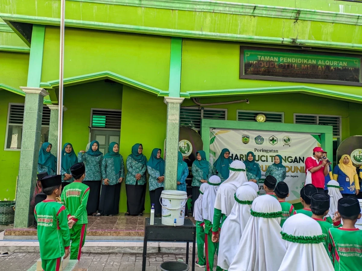 TP. PKK Desa Bandungrejo Ikut Serta Memeriahkan Hari Cuci Tangan Pakai Sabun Sedunia di SDUT Masyithoh NU Bandungrejo 2026
