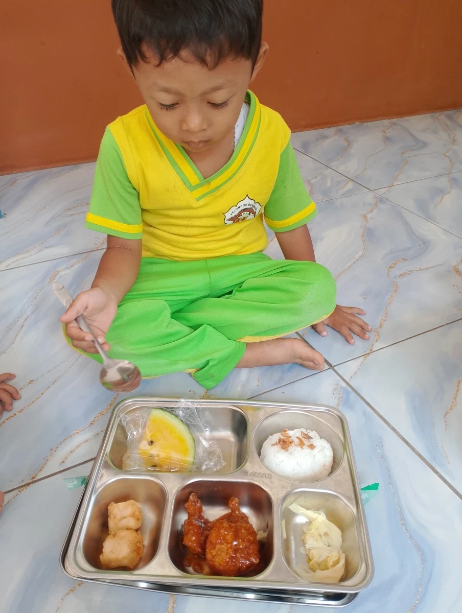 MAKANAN BERGIZI GRATIS
