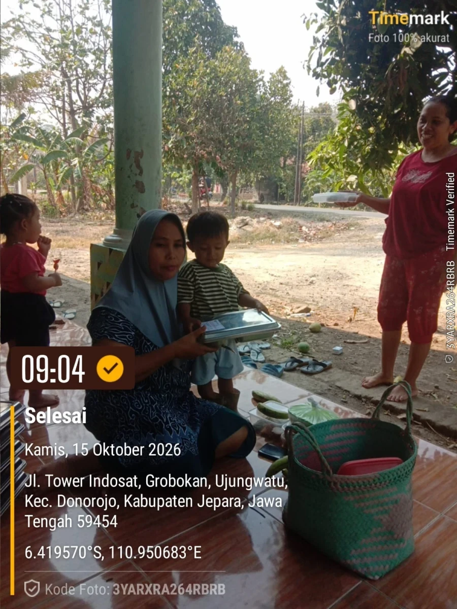 PENDISTRIBUSIAN MAKAN BERGIZI GRATIS  (MBG) DI RW 03 POS 03 GROBOGAN