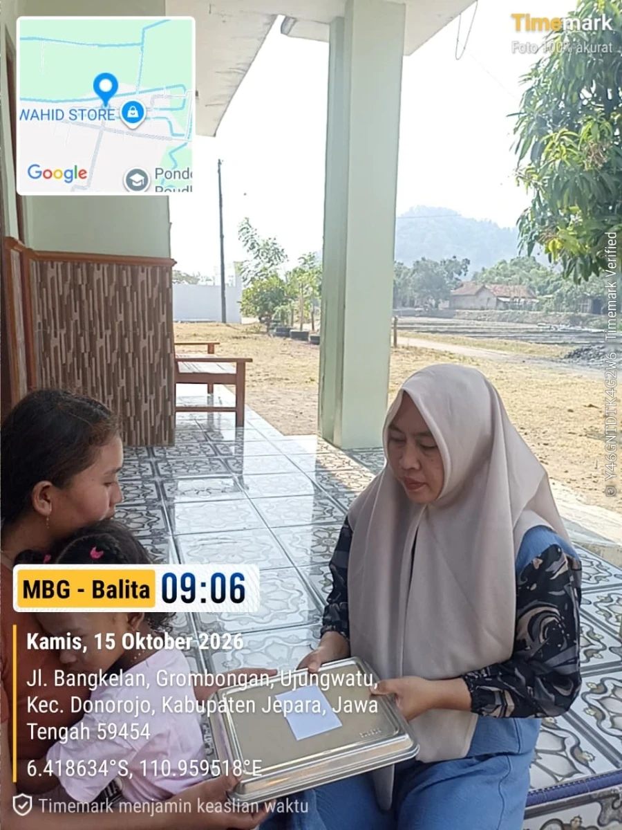 PENDISTRIBUSIAN MAKAN BERGIZI GRATIS DI RW 03 POS 06 GROBOGAN