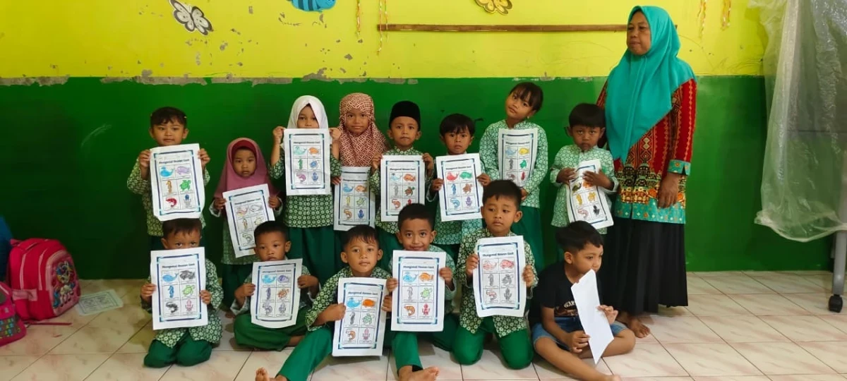 MEWARNAI HEWAN LAUT DI TK TA II UJUNGWATU
