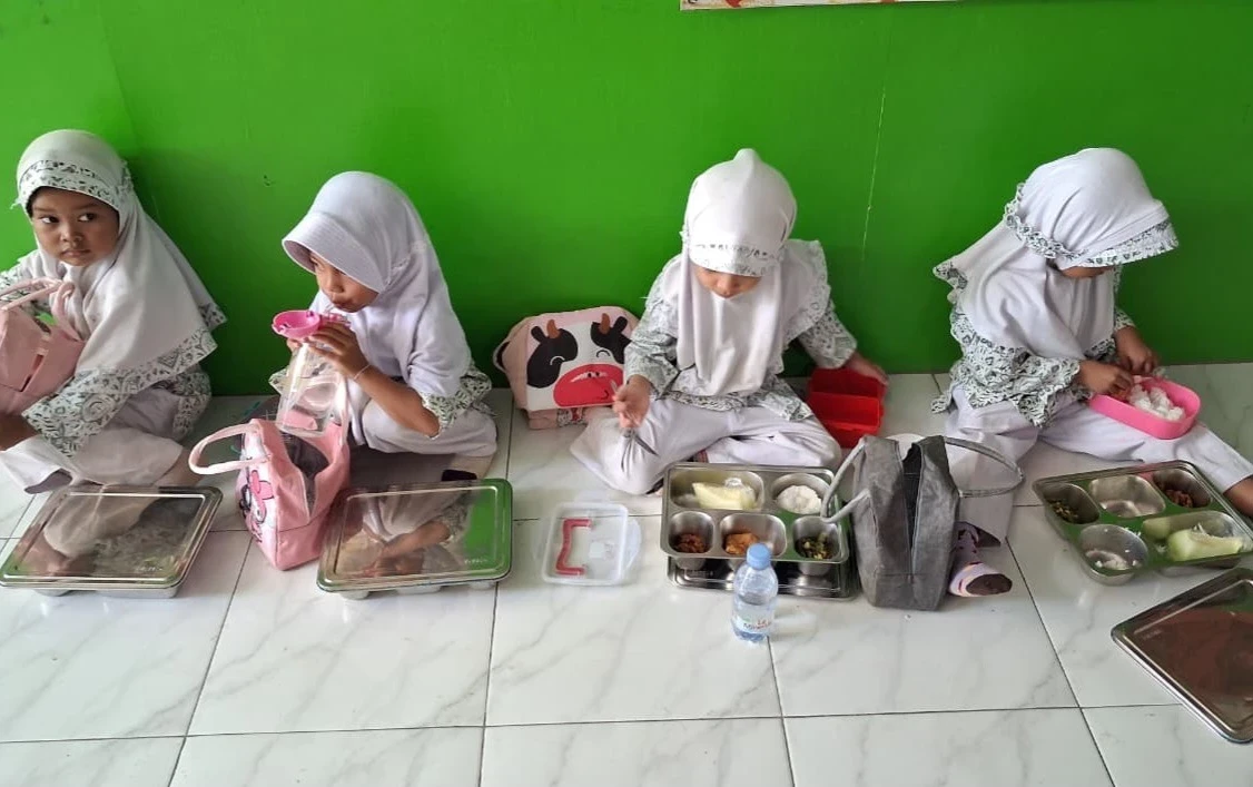 Sajian Sehat Menyenangkan: Program MBG RA Darul Huda 1 Desa Karanggondang