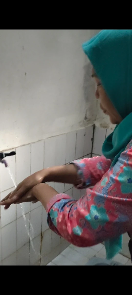 Ibu ibu pkk cucu tangan serentak . 