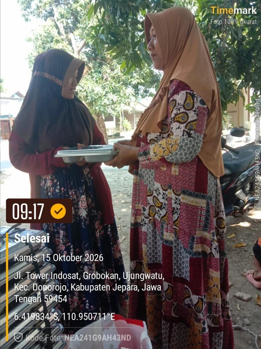 TP.PKK DESA DAMPINGI PENDISTRIBUSIAN MBG DI POS 06 RW 03 GROBOGAN