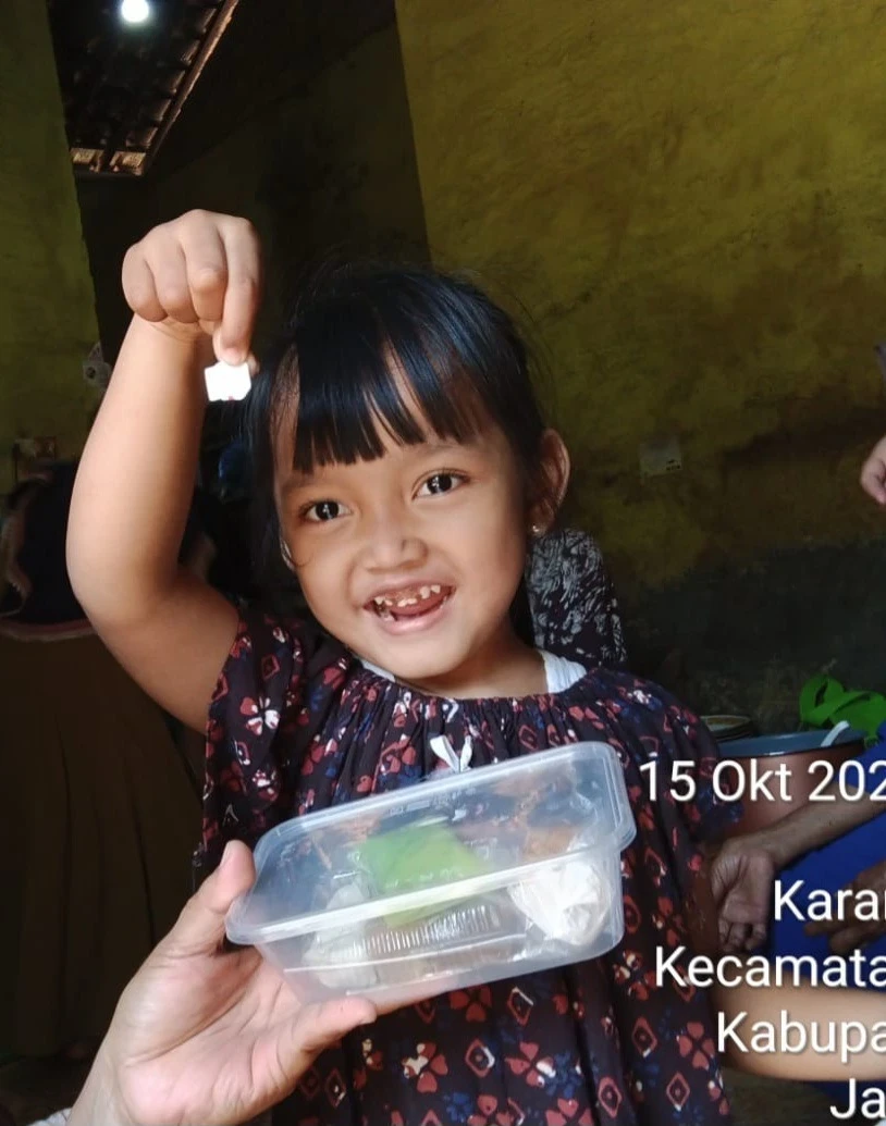 Dukung Tumbuh Tumbuh Optimal Balita: Pokja 4 Desa Karanggondang Distribusikan PMT di RW 02
