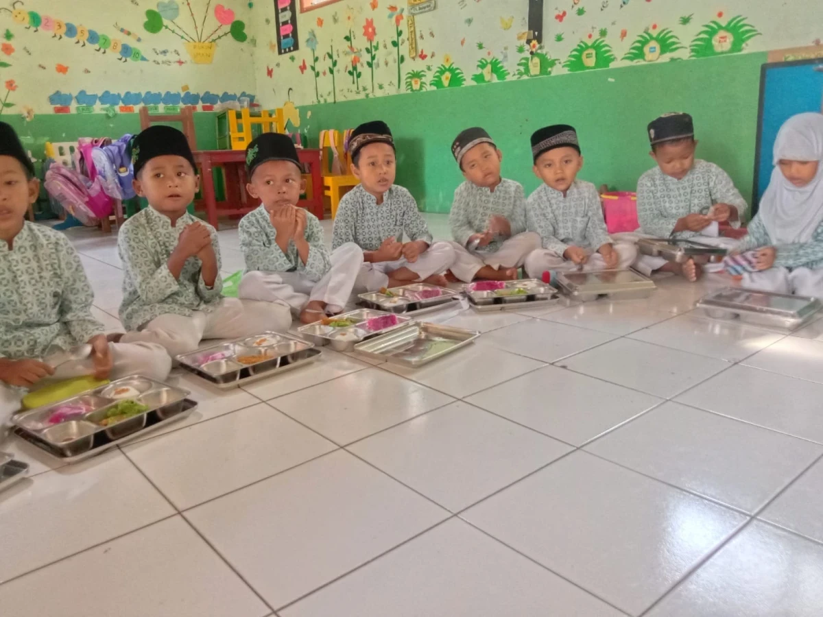 MAKANAN BERGIZI GRATIS