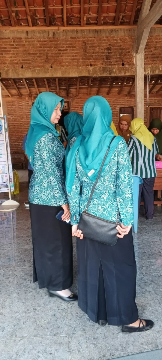 Kunjungan Pelayanan Cek Kesehatan Gratis (CKG) dan Donor Darah pada Pembukaan TMMD Sengkuyung Tahap V di Lapangan Desa Bulungan