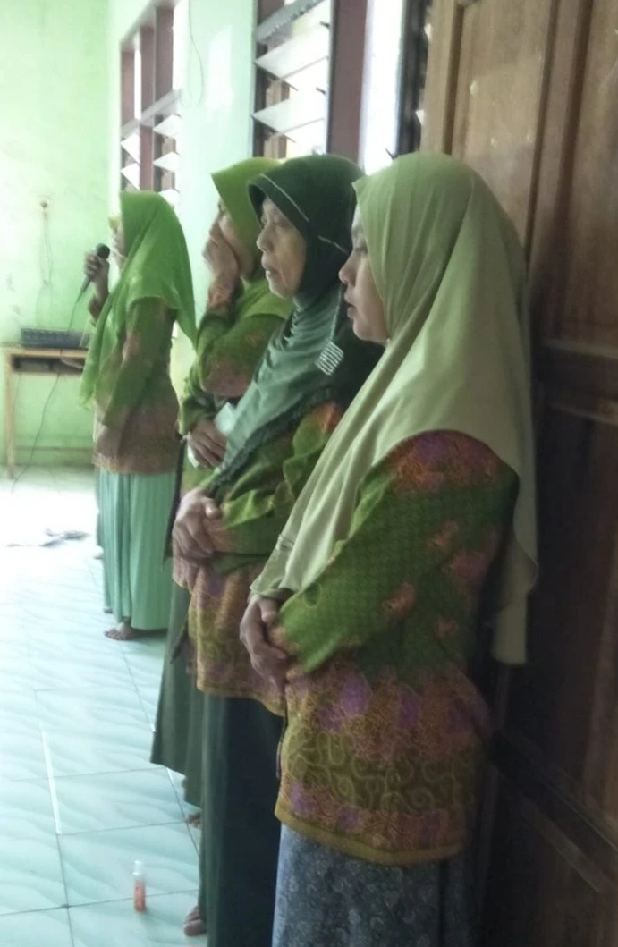 Mempererat Ukhuwah dan Ketakwaan: Kegiatan Ngaji Rutin Ibu-Ibu RT 06/RW 04 di MI Karanggondang