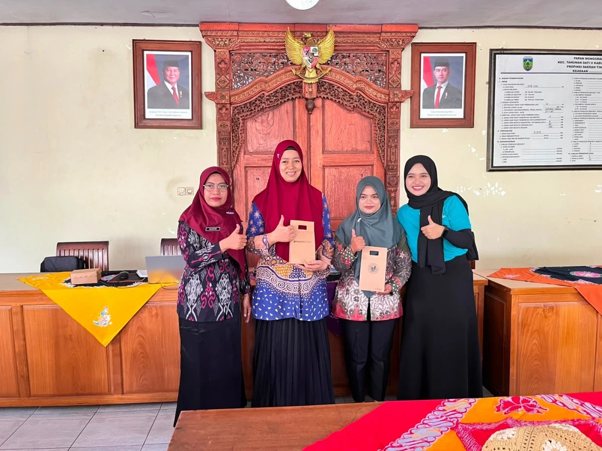 Demo Quick Facial Oleh Larissa Aesthetic Center Jepara Pada Kegiatan PKK Desa Senenan