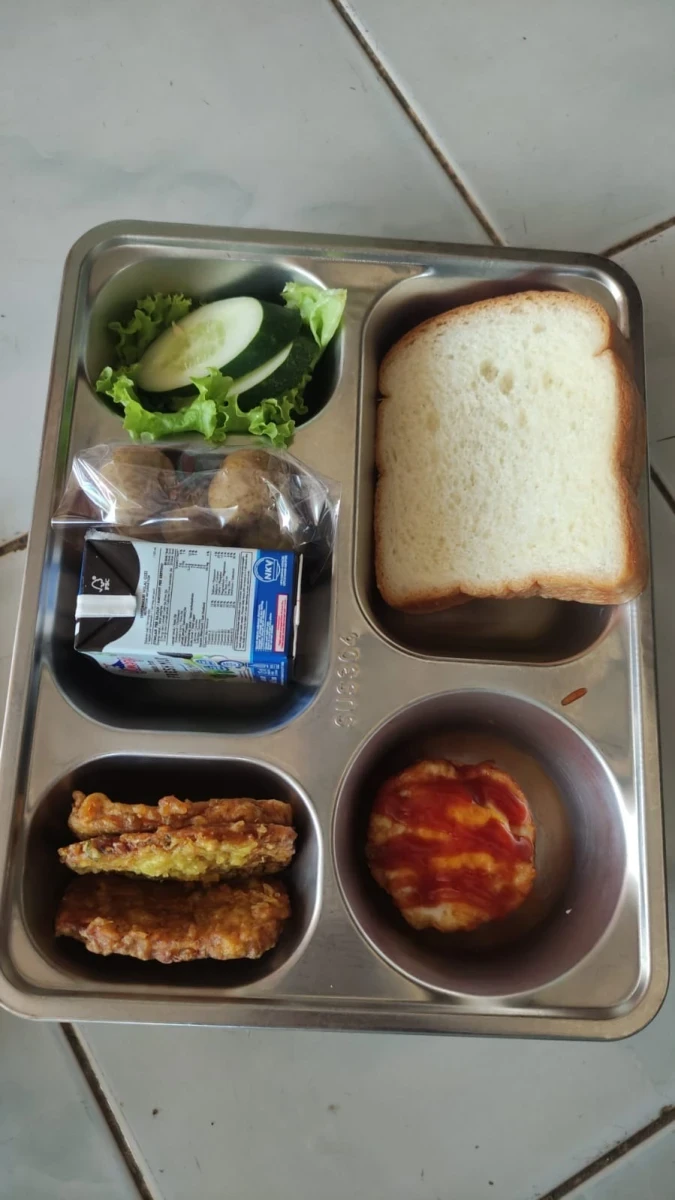 Kegiatan pendistribusian MBG (makanan bergizi gratis) desa geneng