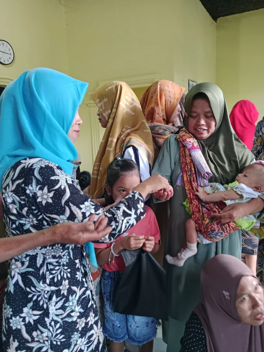Pemberian vitamin dan obat cacing 
