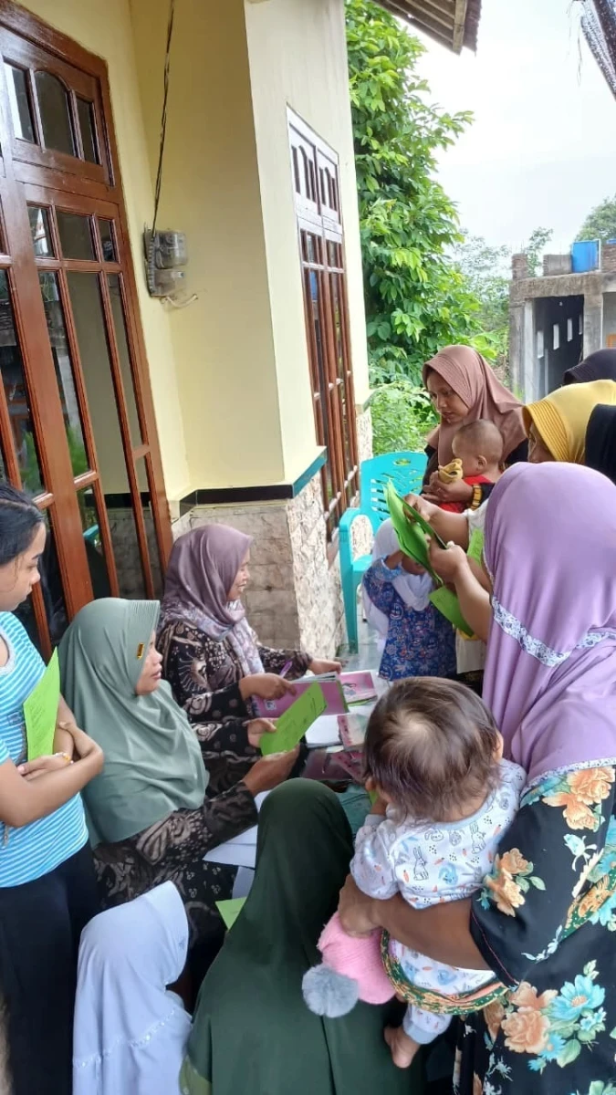 Antri buku KIA dan kartu priksa 