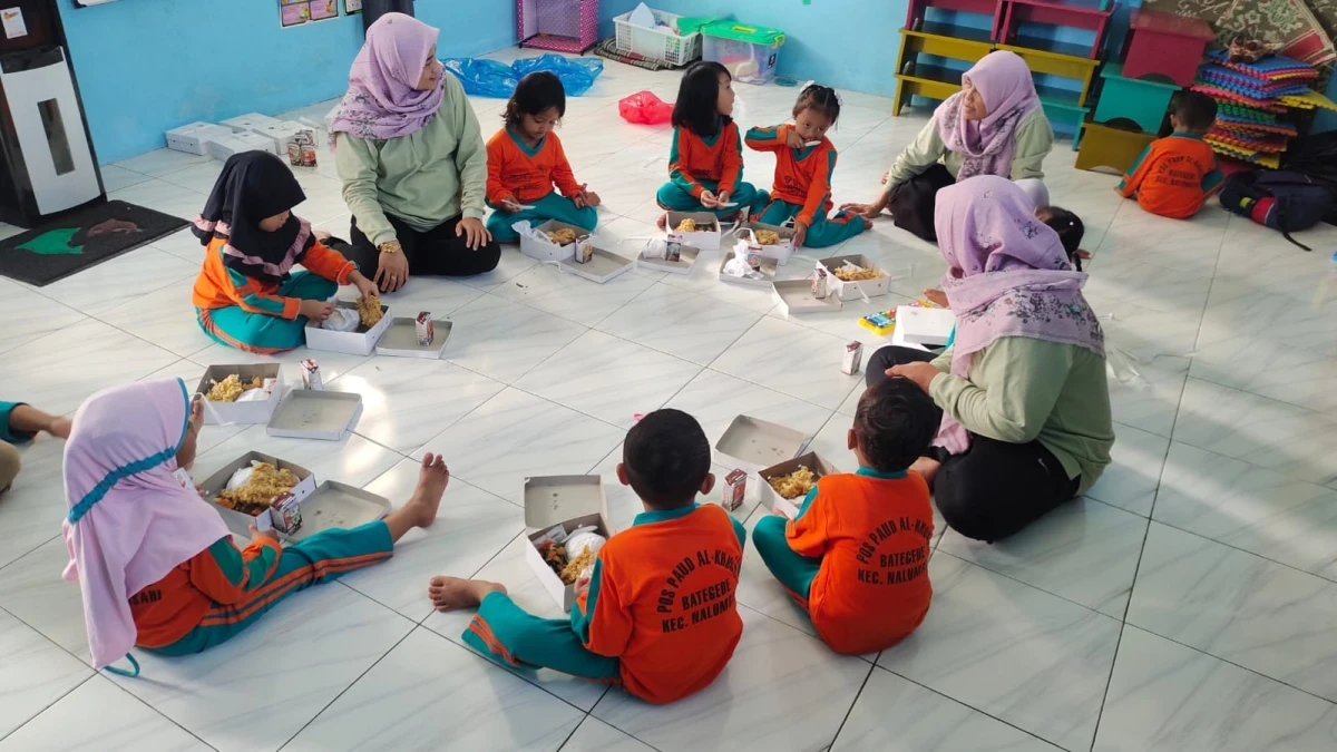 Kegiatan makan bersama 