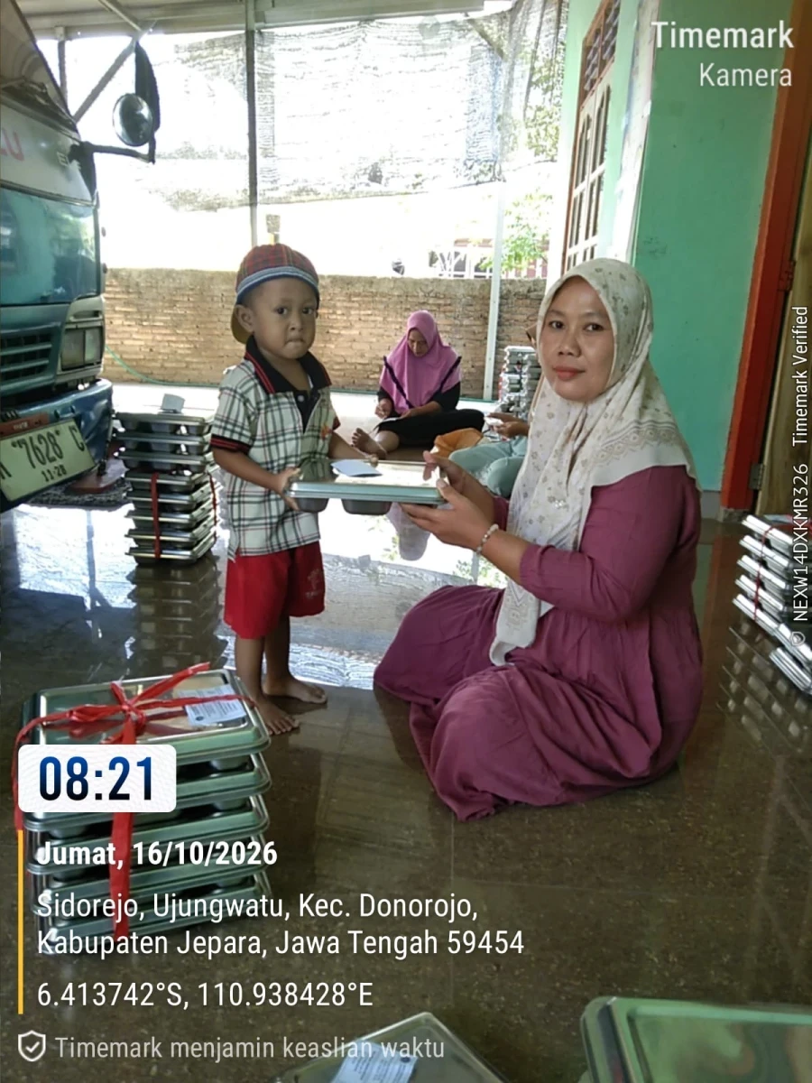 PENDISTRIBUSIAN MAKAN BERGIZI GRATIS (MBG) DI RW 02 POS 02 SIDOREJO