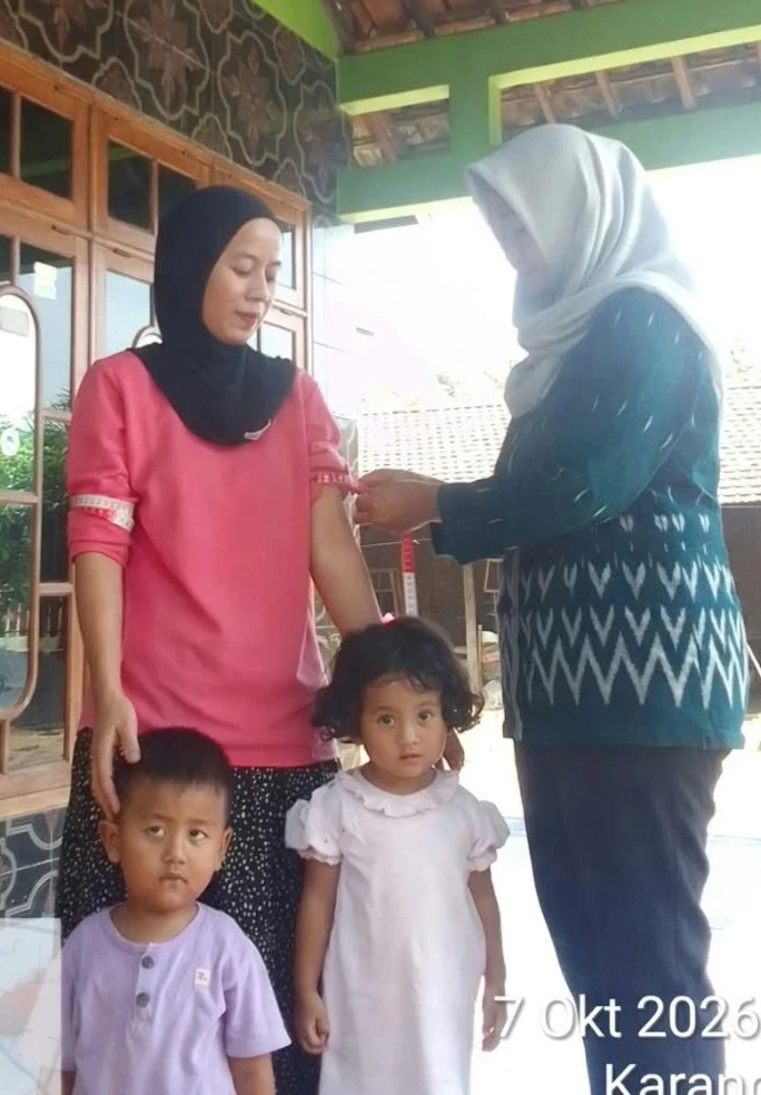 Kader Posyandu Kunjungi Rumah Balita di RT 05 RW 05 Desa Karanggondang