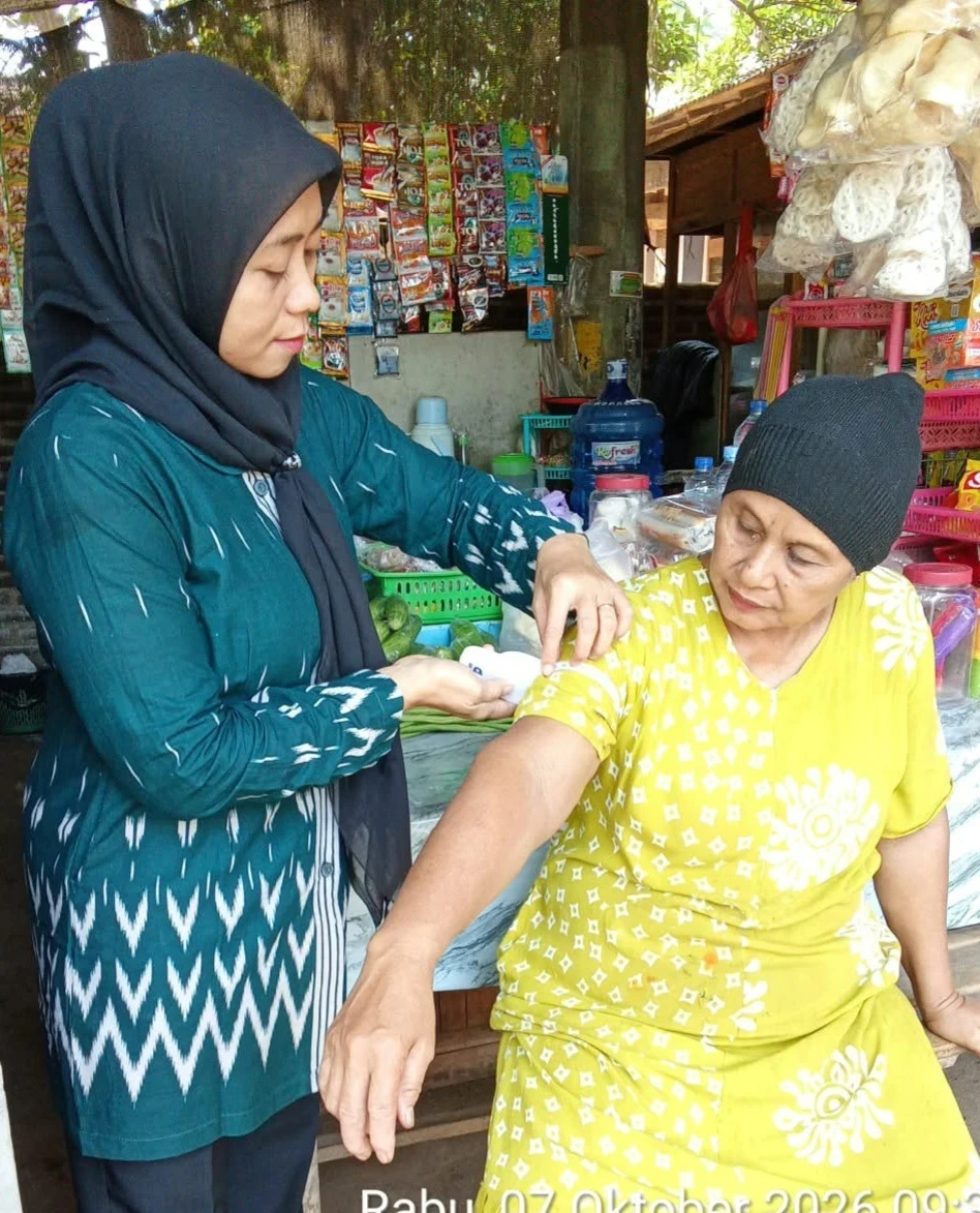 Kader Posyandu Desa Karanggondang Gelar Kunjungan Rumah dan Rekapitulasi Data Warga Dewasa