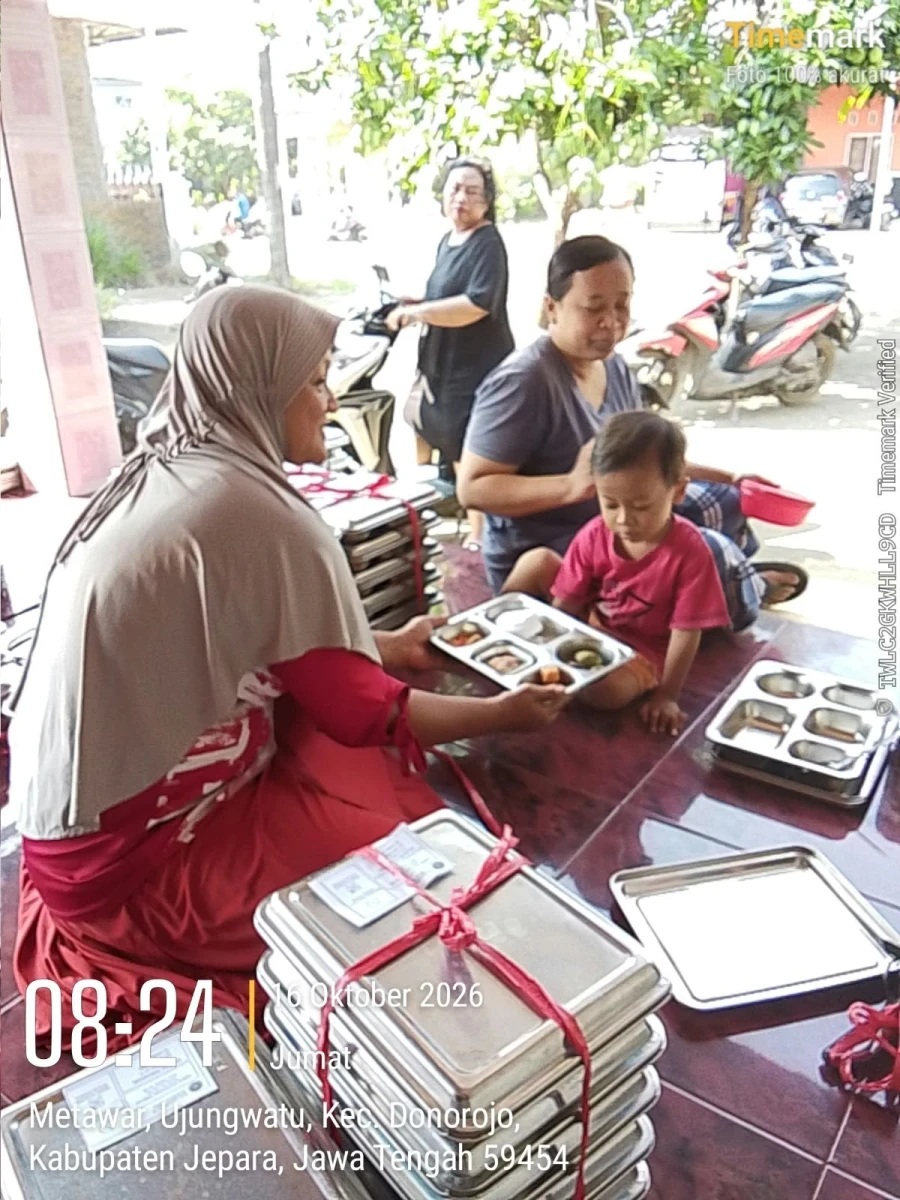 TP.PKK DESA DAMPINGI PENDISTRIBUSIAN MBG DI POS 01 RW 01 METAWAR