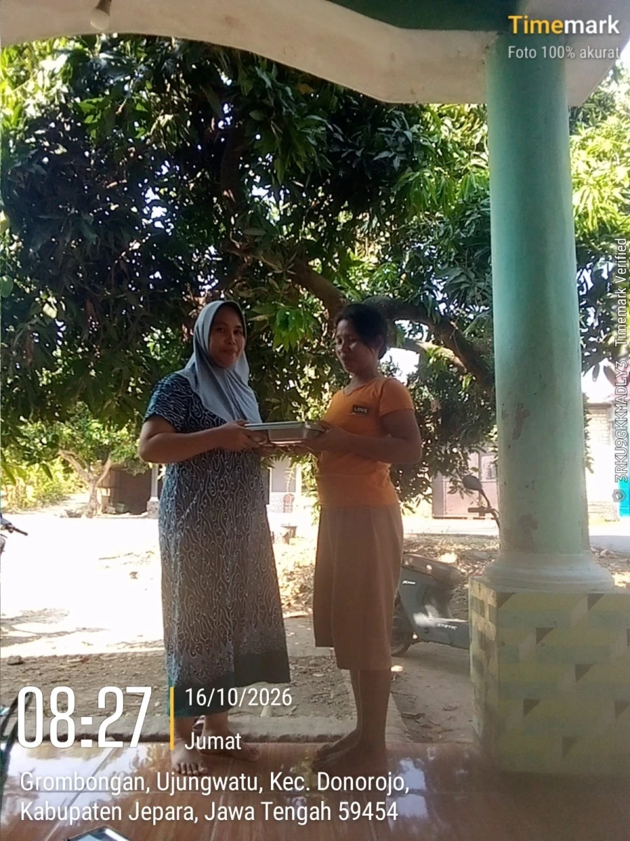 TP.PKK DESA DAMPINGI PENDISTRIBUSIAN MBG DI RW 03 POS 03 GROBOGAN