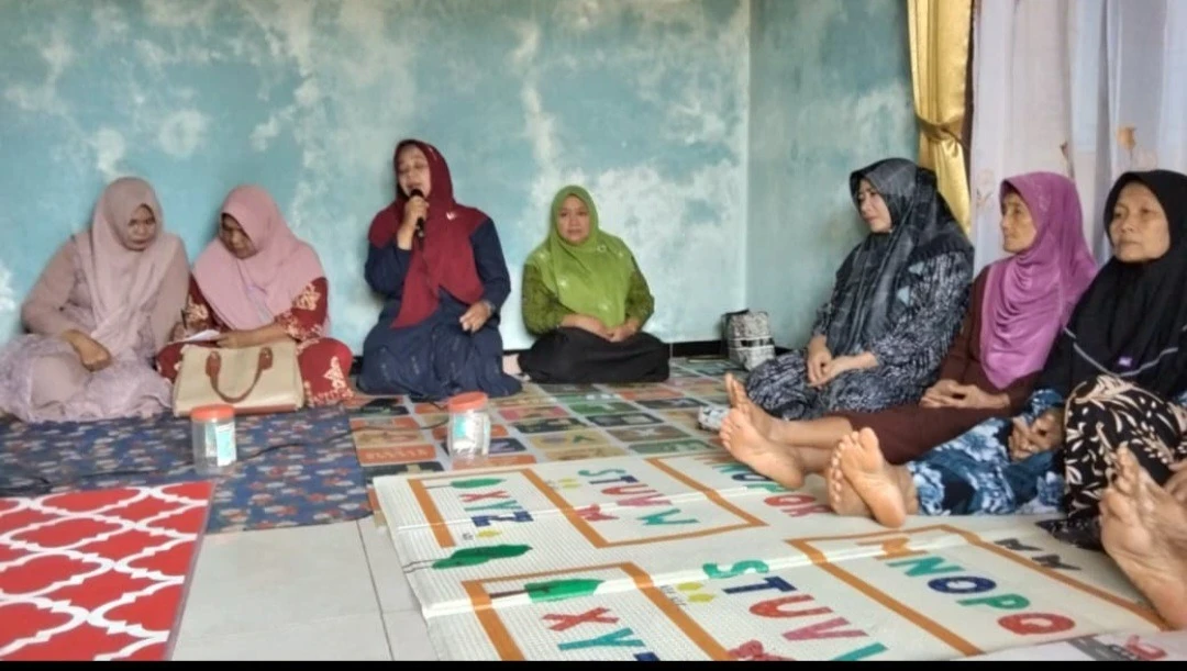 SOSIALISASI PERNIKAHAN DINI DARI KUA KECAMATAN KEMBANG PADA PENGAJIAN RUTIN RW 01 DESA DERMOLO