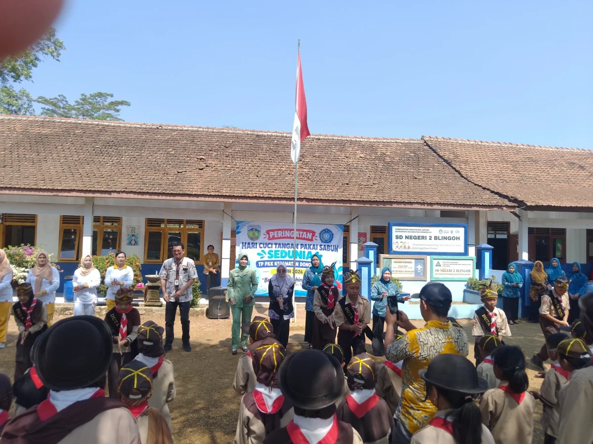 Peringatan Hari Cuci Tangan Pakai Sabun " Be a Handwashing Hero" di SD Negeri 2 Blingoh 