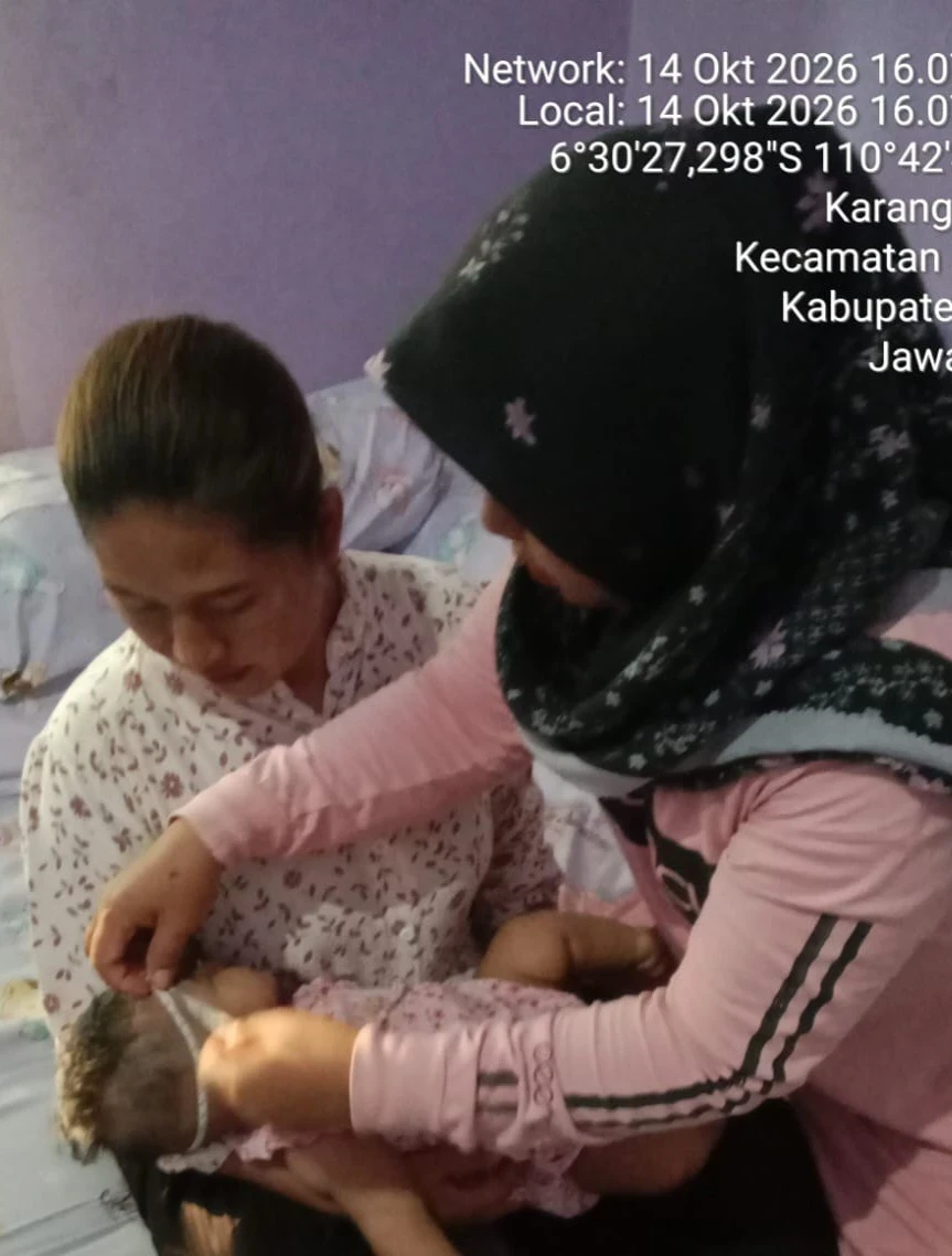 Dukung Kesehatan Ibu dan Bayi: Kader Posyandu Kunjungi Rumah Busui di RT 02 RW 04 Desa Karanggondang