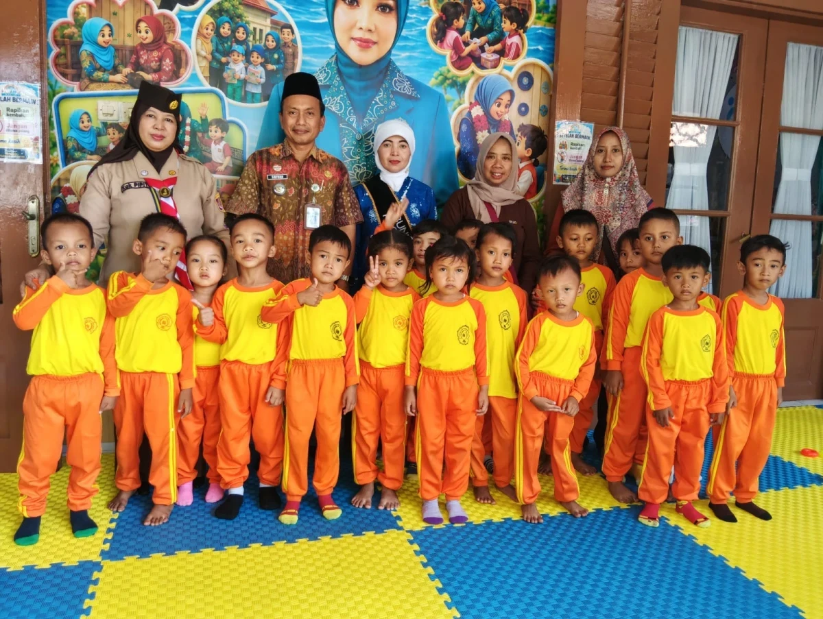 Bunda PAUD Kecamatan Mlonggo Ajak Anak Belajar dan Bermain di Pojok Pelangi Kartini